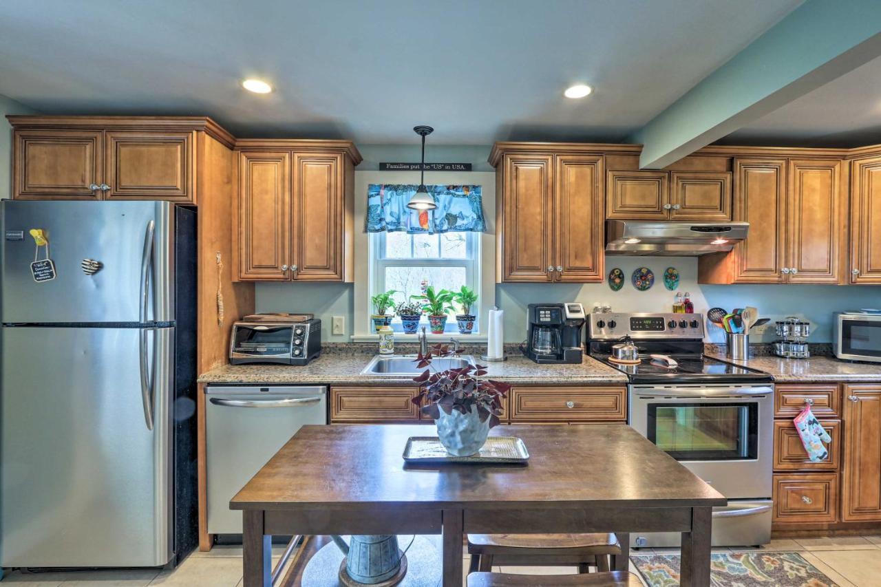 Remodeled Farmhouse In Waterford Near 2 Beaches! Exterior photo